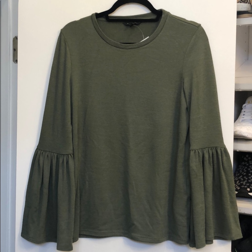 Bell sleeve BR top